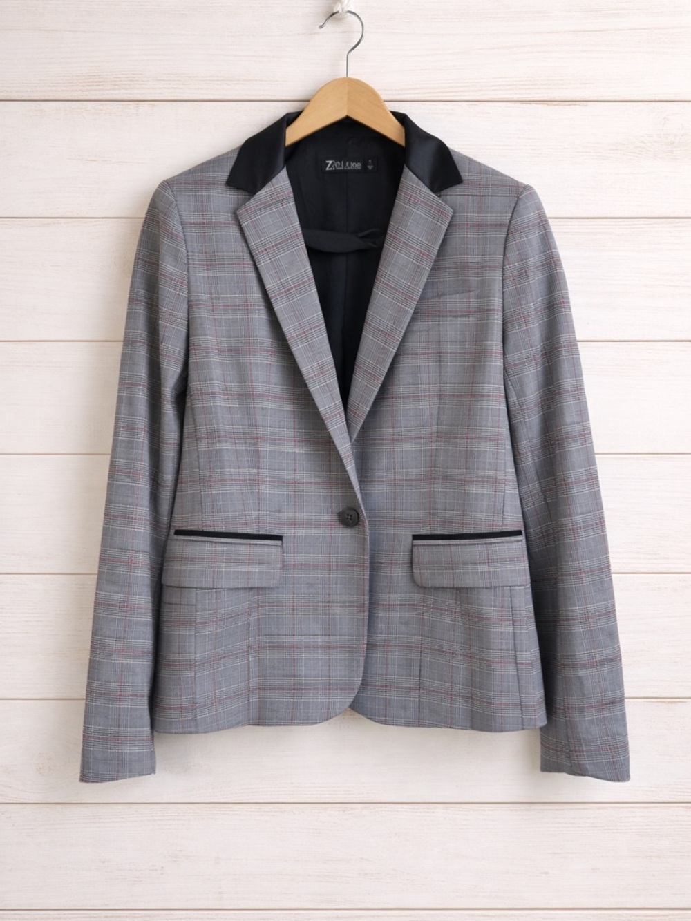 Checkered suit, Size 8